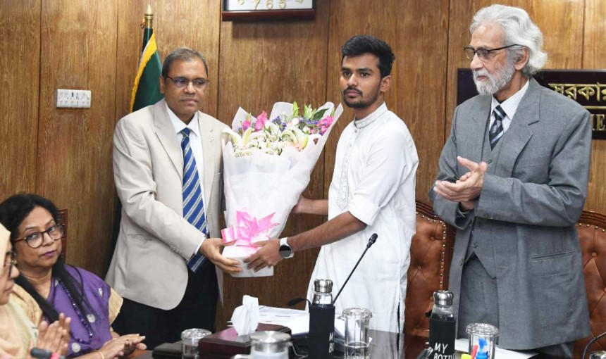 জনকল্যাণে কাজের দৃষ্টান্ত স্থাপন করে যেতে চাই: উপদেষ্টা আসিফ মাহমুদ